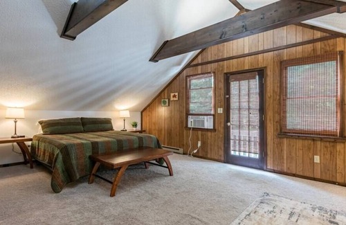 Lake Toxaway Cottage | 1 mi to Gorges State Park w/Barrel Sauna, Hot Tub