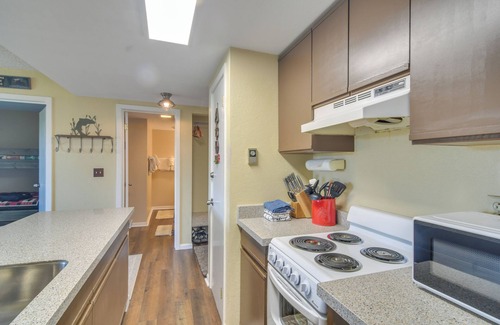 Granby Condo | 1 Mi to Granby Ranch: Cozy Condo w/Fireplace