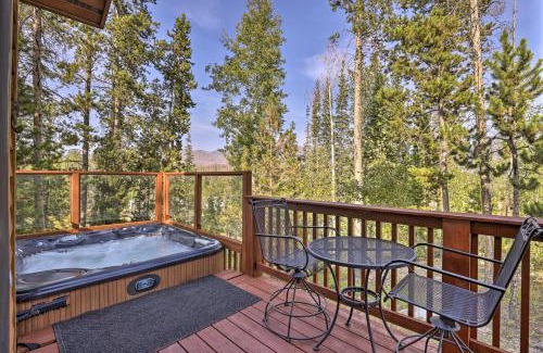 Grand Lake House | 1 Mi to Grand Lake Family-Friendly Gem with Hot Tub