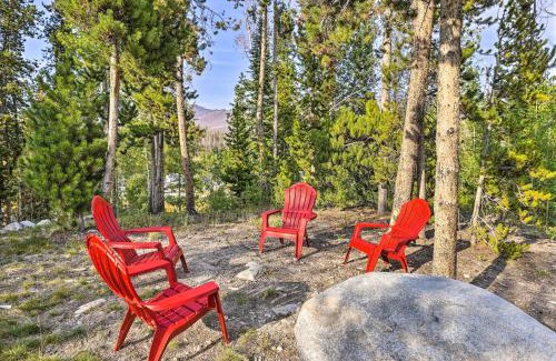 Grand Lake House | 1 Mi to Grand Lake Family-Friendly Gem with Hot Tub