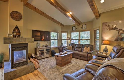 Grand Lake House | 1 Mi to Grand Lake Family-Friendly Gem with Hot Tub