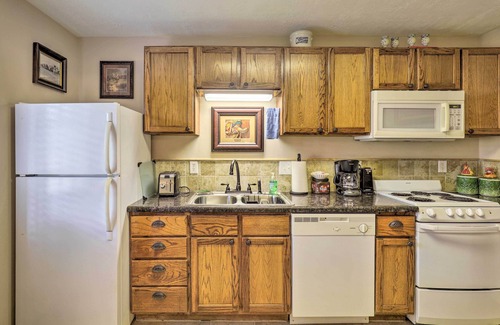 Oakwood Apartment | < 1 Mi to Kyle Field: Cozy Studio w/Outdoor Space