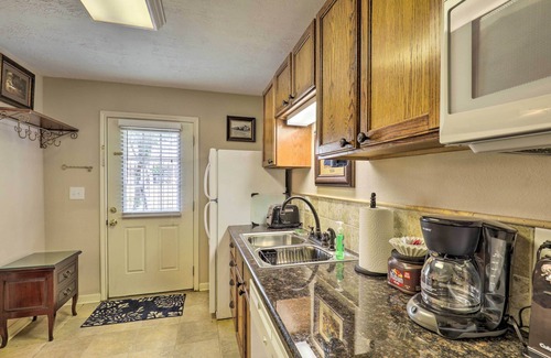 Oakwood Apartment | < 1 Mi to Kyle Field: Cozy Studio w/Outdoor Space