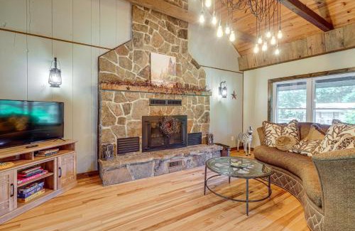 Licking House | 1 Mi to Montauk State Park Missouri Nature Escape