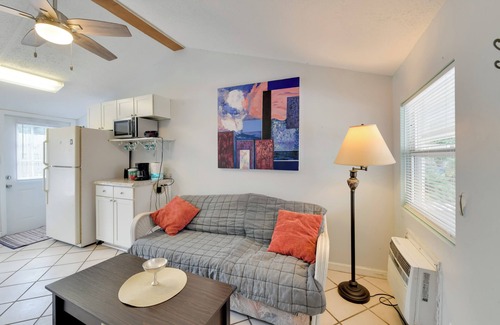 Laurel Apartment | 1 Mi to Nokomis Beach: Quiet Getaway w/Fire Pit