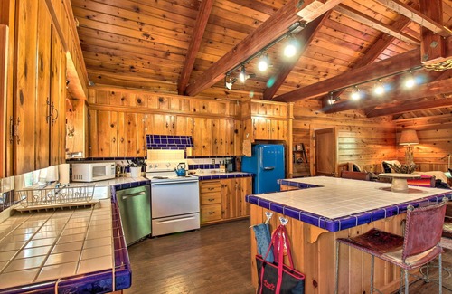 Pinetop-Lakeside Cabin | 1 Mi to Rainbow Lake: Lakeside Cabin w/Deck!