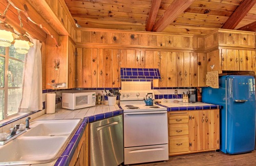 Pinetop-Lakeside Cabin | 1 Mi to Rainbow Lake: Lakeside Cabin w/Deck!