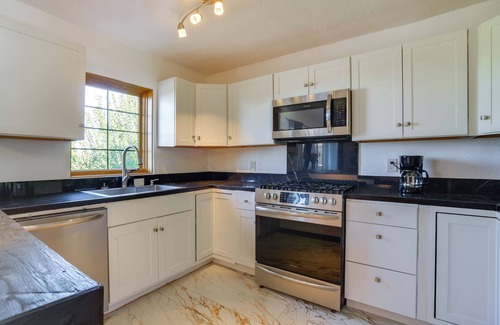 Northeast Santa Fe Condo | < 1 Mi to Santa Fe Plaza: Mtn-View Gem w/Hot Tub!