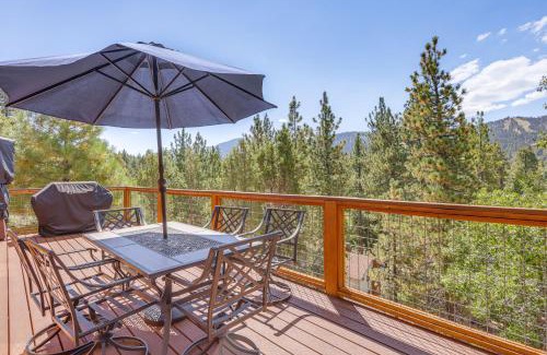 Upper Moonridge House | 1 Mi to Skiing Mtn-View Cabin in Big Bear Lake