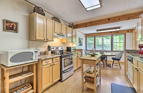 Crumpler House | < 1 Mi to Tubing: Crumpler Getaway w/Fire Pit!