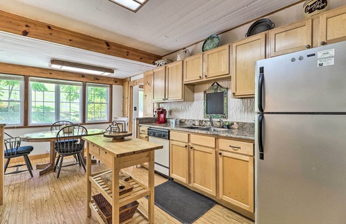 Crumpler House | < 1 Mi to Tubing: Crumpler Getaway w/Fire Pit!