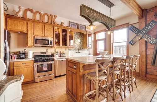 Laramie Apartment | 1 Mi to UW: Historic Laramie Apt