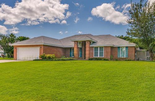 Gulf Breeze House | 1 Mi to Zoo Rustic Bungalow in Gulf Breeze!