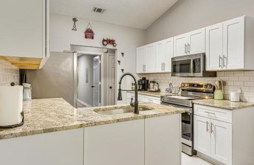 Gulf Breeze House | 1 Mi to Zoo Rustic Bungalow in Gulf Breeze!