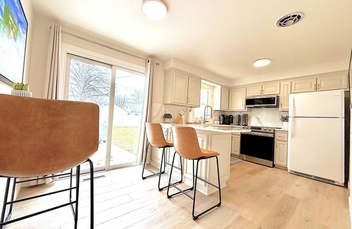 Green Bay House | 1 min -> Lambeau & Resch ๐ Rooftop Patio w/Fire Table ๐ฅ Entertainment Garage ๐
