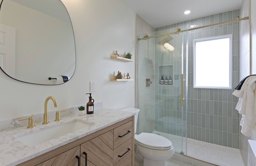 Elmwood Park House | 1 Min Walk to Bus Direct to NYC, Laundry, Parking, Modern, Newly Renovated