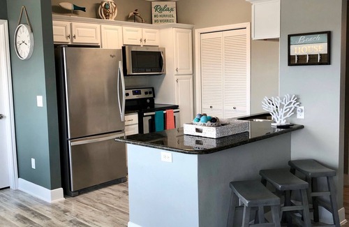 Corpus Christi Condo | 1 min walk to sand with Sunset views at 2nd floor coastal condo🏖
