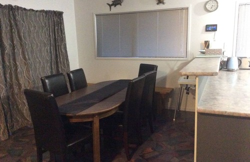 Rangiputa House | 1 minute flat walk to beach and ramp. Open plan lounge,dining room & kitchen.