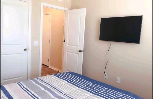 North Las Vegas House | 1 North Vegas Airport Pick Up Private Bathroom