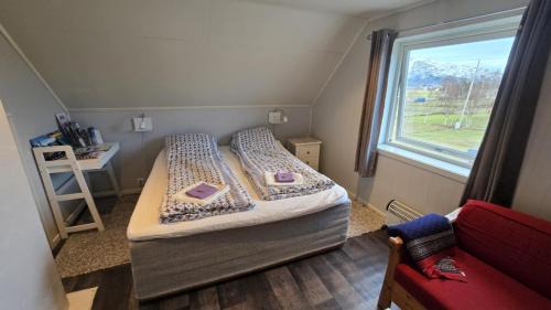 Evenskjer House | 1 Room in The Yellow House, close to Airport & Lofoten