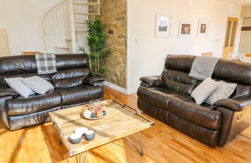 Skipton Cottage | 1 ST. AIDANS COURT, pet friendly, with open fire in Hellifield