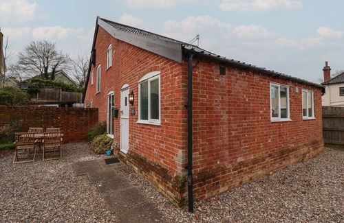 Huntingfield Cottage | 1 THE OLD COACH HOUSE, pet friendly, with open fire in Laxfield