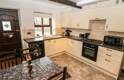 Clitheroe Cottage | 1 THE STABLES in Clitheroe