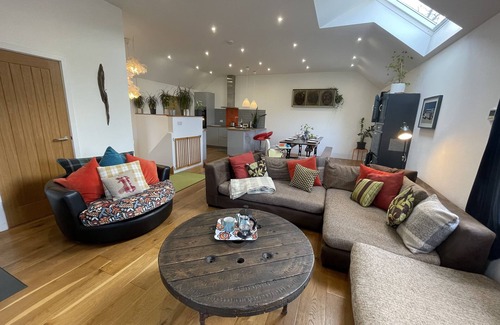 Llangeler House | 1 Woodlands