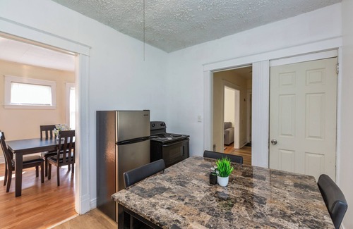 Niagara Falls Bed & Breakfast | 10%0ff 3-Bedroom B&B with AC/WiFi, 5 min from Falls, breakfast, clean & cozy.