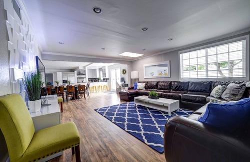 Southwest Anaheim House | 10 Bd Disneyland Pool Home WOW Frozen & Superhero Kids Rooms! Vacashine Homes!