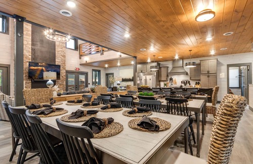 Gatlinburg - Pigeon Forge Cabin | 10 BEDROOM IN GATLINBURG! INDOOR POOL/THEATER/HUGE GATHERING AREA!