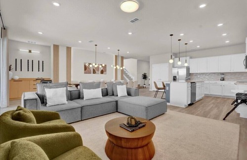 Four Corners House | 10 Bedrooms/8 Bathrooms/Windsor Cay (16001CC)