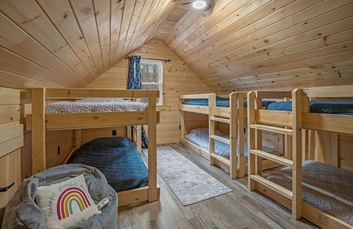 Orbisonia House | 10 beds, 30 min to Raystown - Secluded with Hot tub