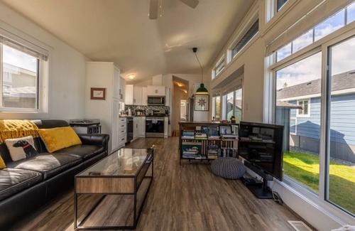 Regional District of Mount Waddington Apartment | 10 - Blackfish Cottage