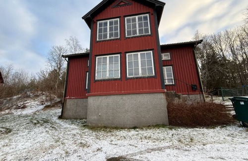 Olofstorp Apartment | 10 BR 3 Bath - For Workers - Parking lot - All-inclusive