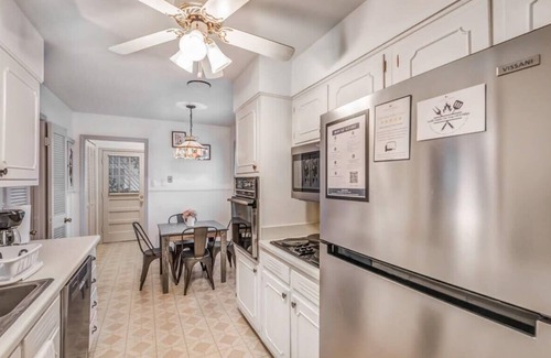 Memphis House | 10 from U of Memphis & Airport- Pinecrest Perch