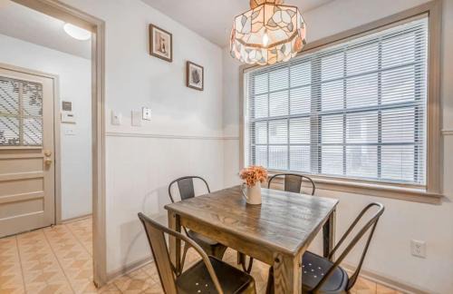 Memphis House | 10 from U of Memphis & Airport- Pinecrest Perch