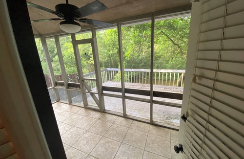 Florida Panhandle House | 10 miles to beachn5 mi to downtownnCreek and deck in backyardnWasher Dryer