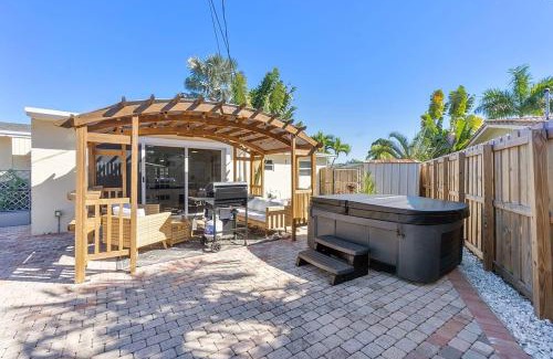 Deerfield Beach House | 10 min 2 beach Hot Tub Pool Table FirePit Sleeps 8