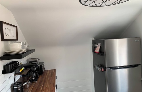 South Euclid House | 10 min from Clev Clinic 1 bedroom, full bath in S. Euclid upper level of duplex