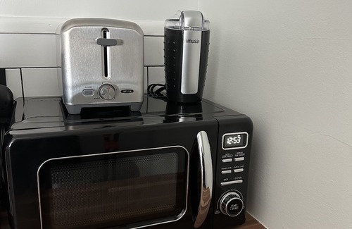 South Euclid House | 10 min from Clev Clinic 1 bedroom, full bath in S. Euclid upper level of duplex