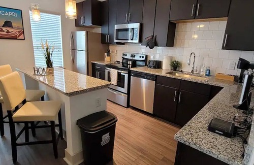 Westside Condo | 10 min to Georgia Aquarium Mercedez Benz Stadium State Farm Arena Free Parking