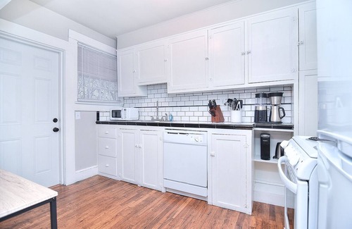 Shelby House | 10 min Walk to Uptown Shelby, Historic, parking!