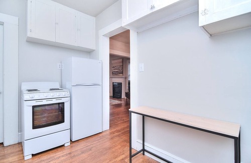 Shelby House | 10 min Walk to Uptown Shelby, Historic, parking!