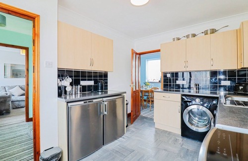 Earlham House | 10 minutes from Norwich City Centre 4 Bed House