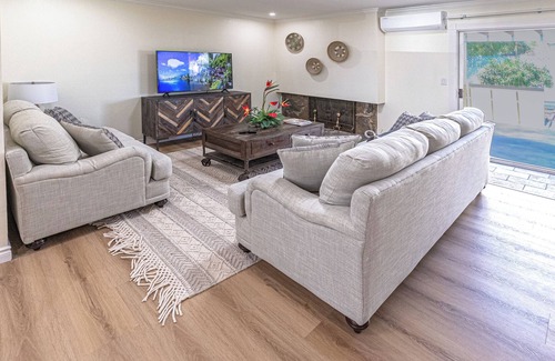 Buena Park House | 10 minutes to Disney, 5 minutes to Knott's! Spacious home at the center of SoCal