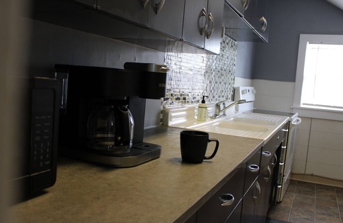 Melrose Park Apartment | 10 Minutes to Skaneateles! Top-Floor Auburn Apartment near Emerson Park