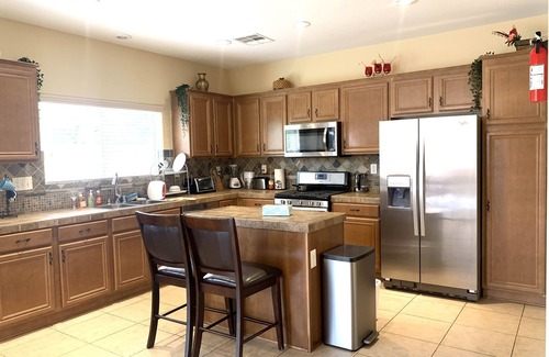 Enterprise House | 10 minutes to strip and airport