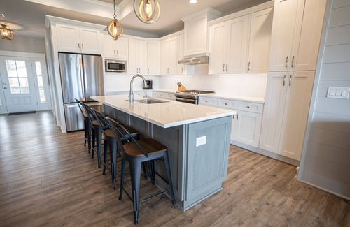 East End House | 10% OFF FALL! 'Two Shores', 4BR/4BA, Community Pool & Dock, Beach and Bay!