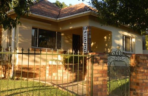 Paarl Bed & Breakfast | 10 on Fairview B&B
